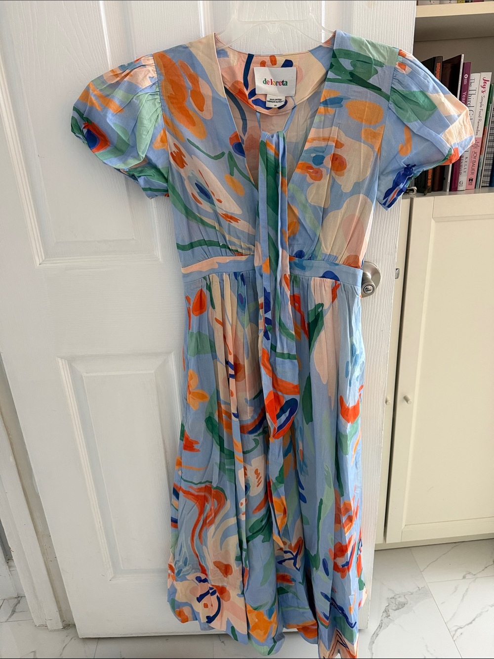 De Loreta Izula Midi Wrap , Jaleo Celeste print short puff sleeves v-neckline
